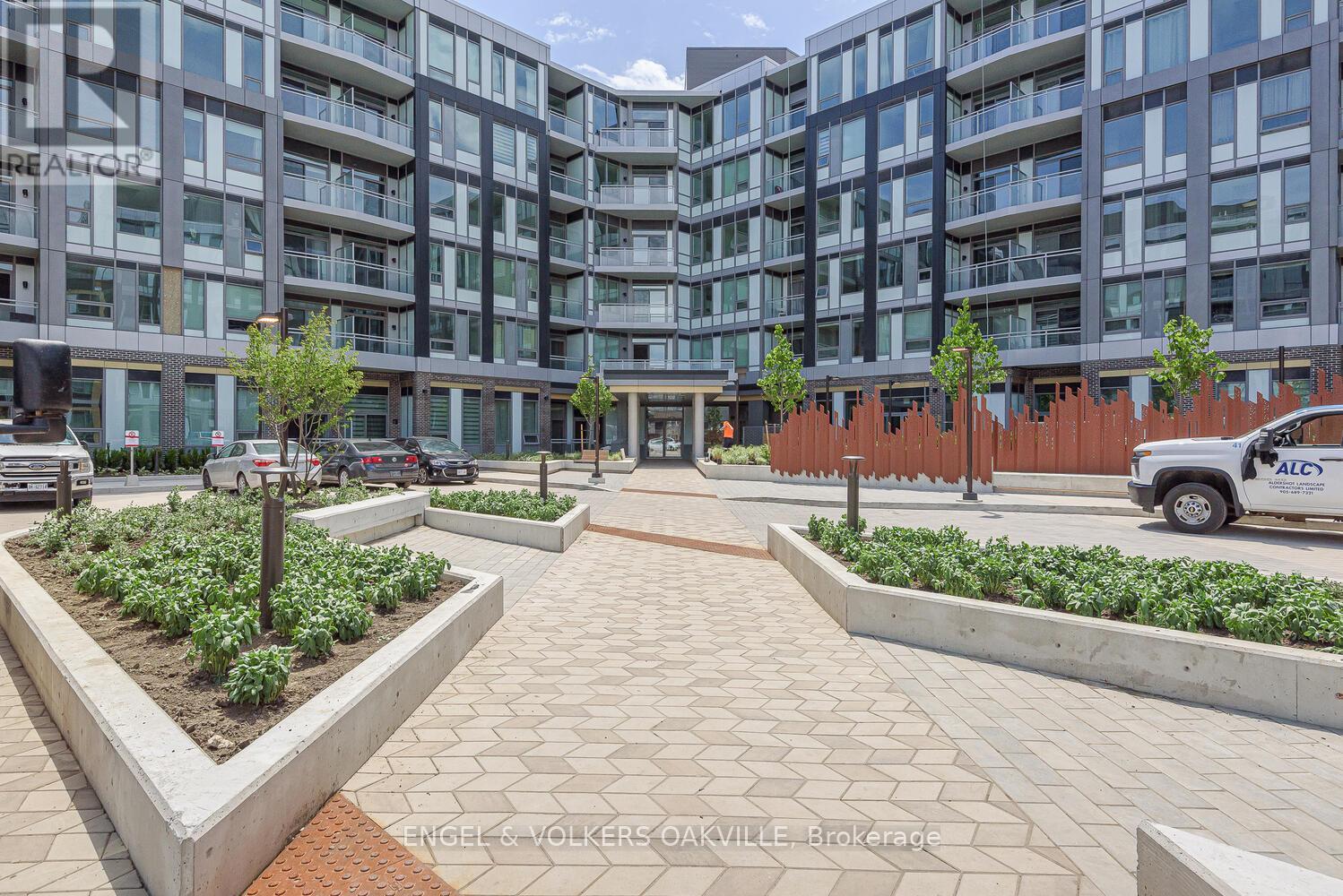 135 - 2501 Saw Whet Boulevard, Oakville, Ontario  L6M 5N2 - Photo 3 - W13674242