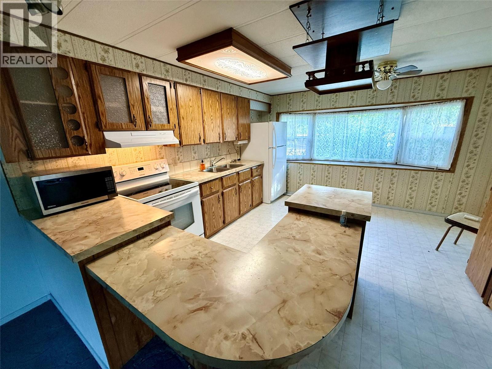 627 Swanson Place, Swansea Point, British Columbia  V0E 2K2 - Photo 9 - 10386199