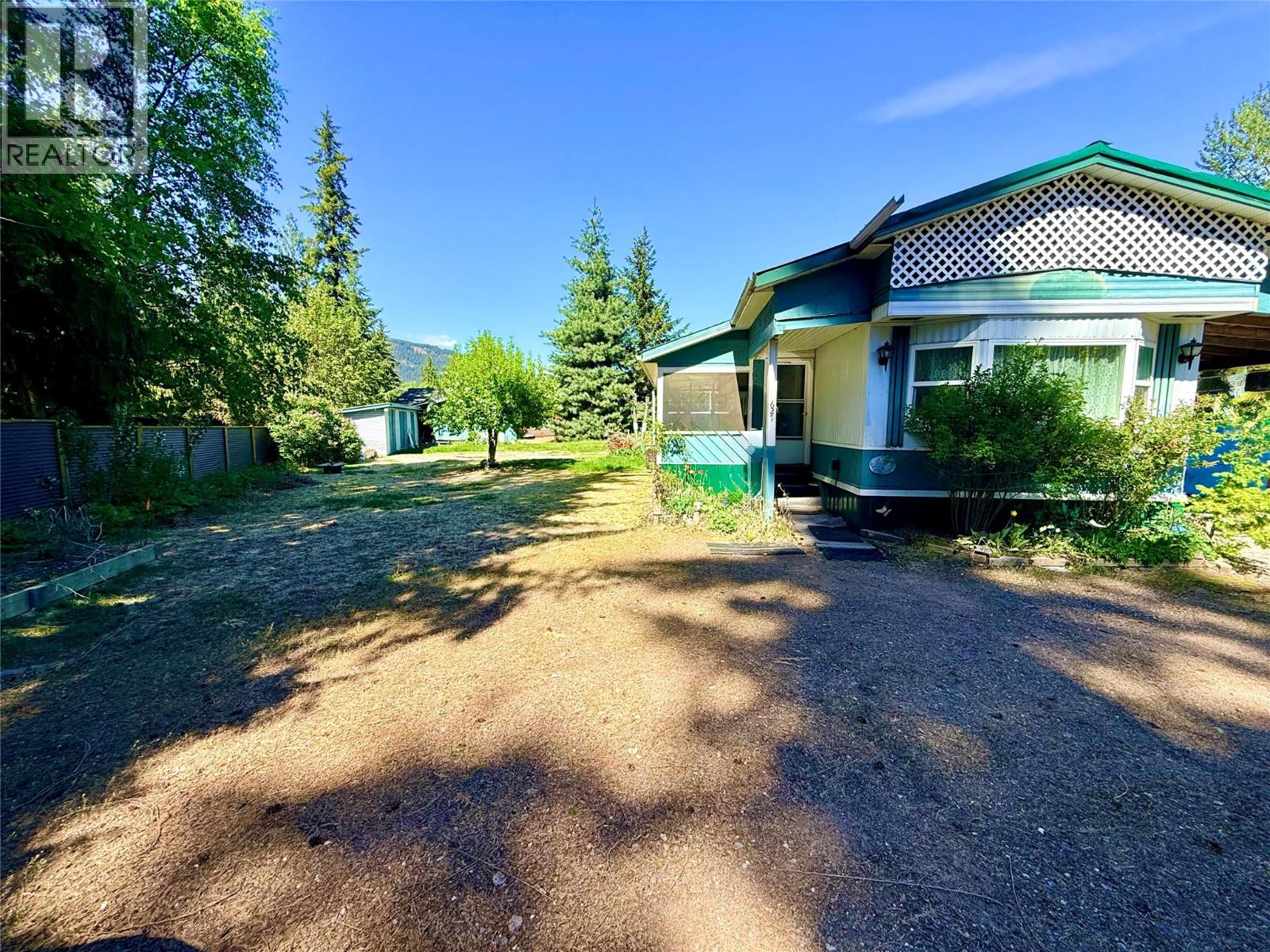 627 Swanson Place, Swansea Point, British Columbia  V0E 2K2 - Photo 3 - 10386199