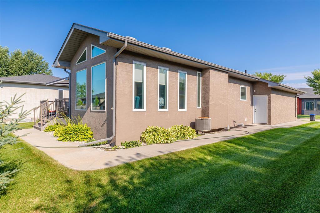 24 Carillon Way, Steinbach, Manitoba R5G 0W9 - Photo 44 - 202620335