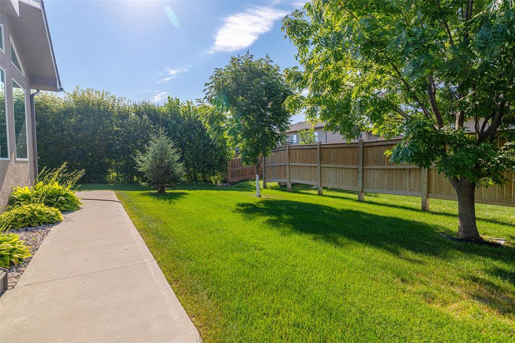 24 Carillon Way, Steinbach, Manitoba R5G 0W9 - Photo 46 - 202620335