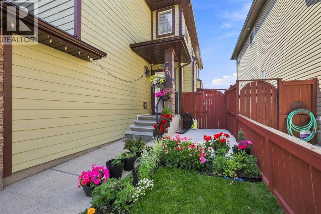 201 Saddlelake Drive Ne, Calgary, Alberta  T3J 0P2 - Photo 3 - A2335156