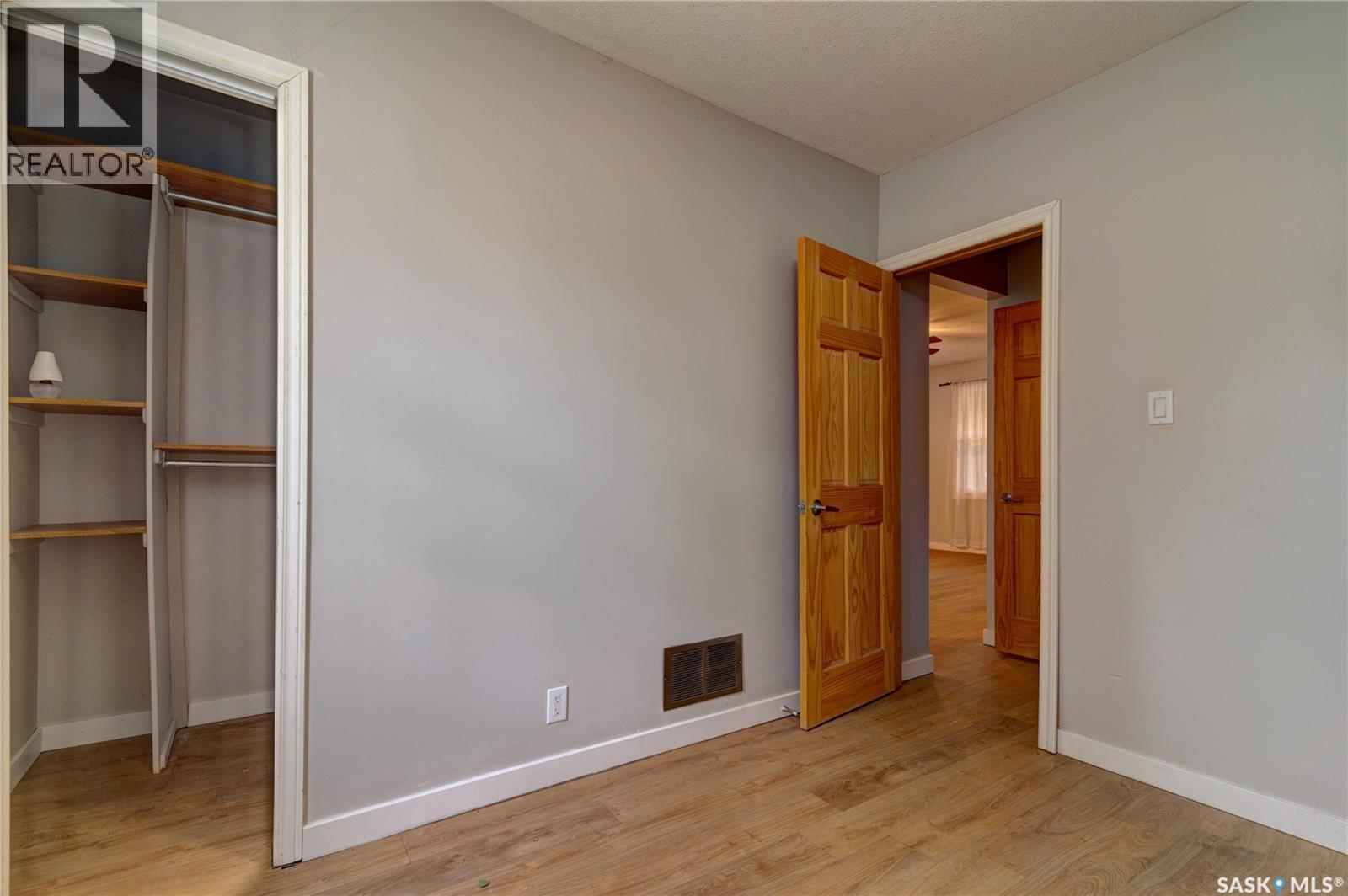 1035 Wallace Street, Regina, Saskatchewan  S4N 3Y7 - Photo 3 - SK038177