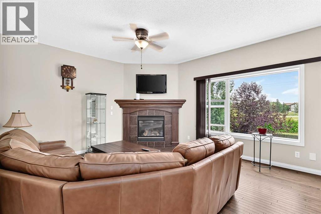 212 Aspenmere Close, Chestermere, Alberta  T1X 0G3 - Photo 8 - A2335519