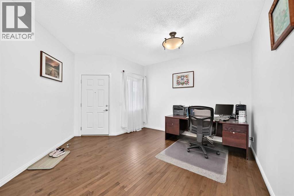 212 Aspenmere Close, Chestermere, Alberta  T1X 0G3 - Photo 4 - A2335519