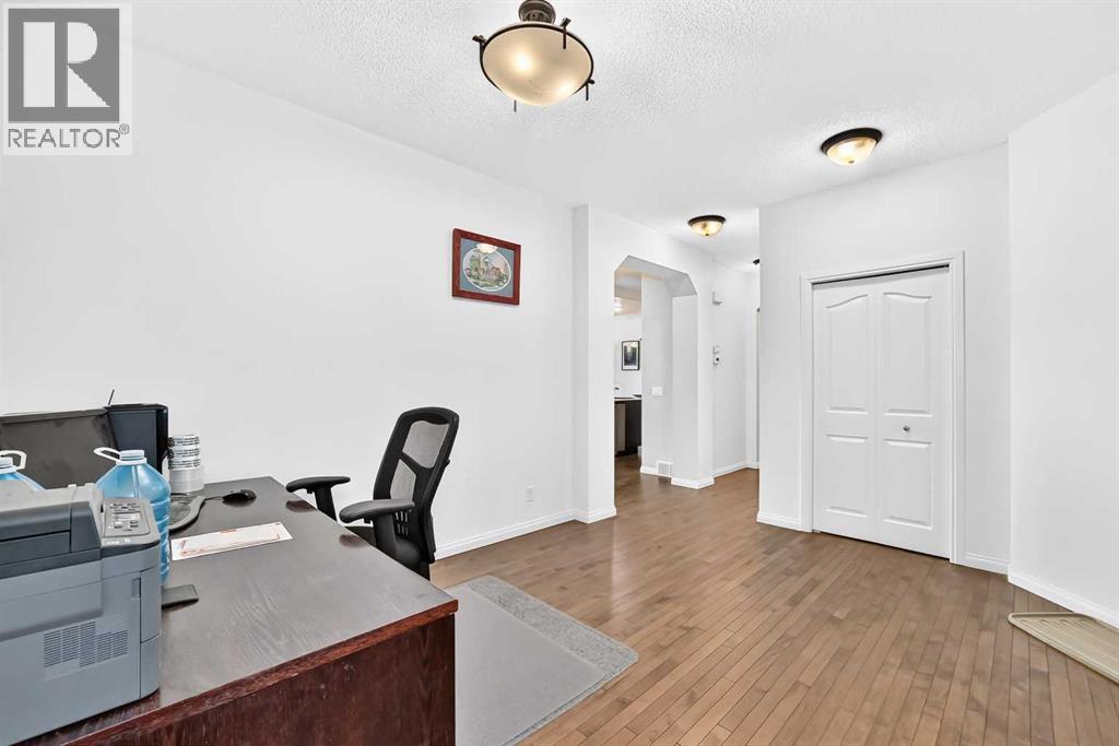 212 Aspenmere Close, Chestermere, Alberta  T1X 0G3 - Photo 5 - A2335519
