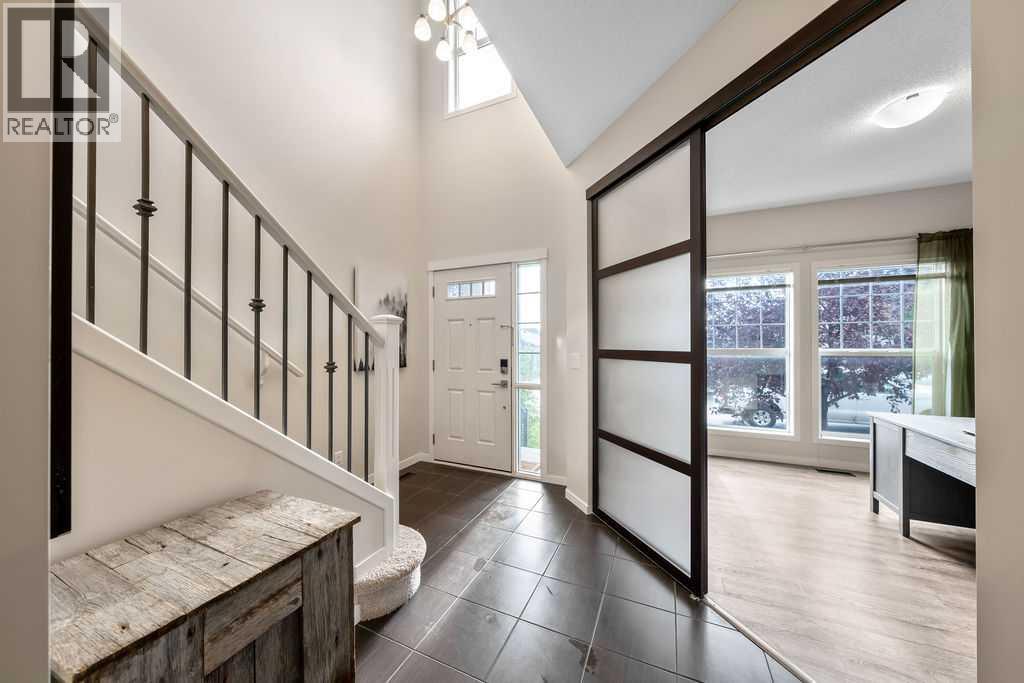 132 Evansborough Way NW, Calgary, Alberta T3P 1B1 - Photo 4 - A2335940