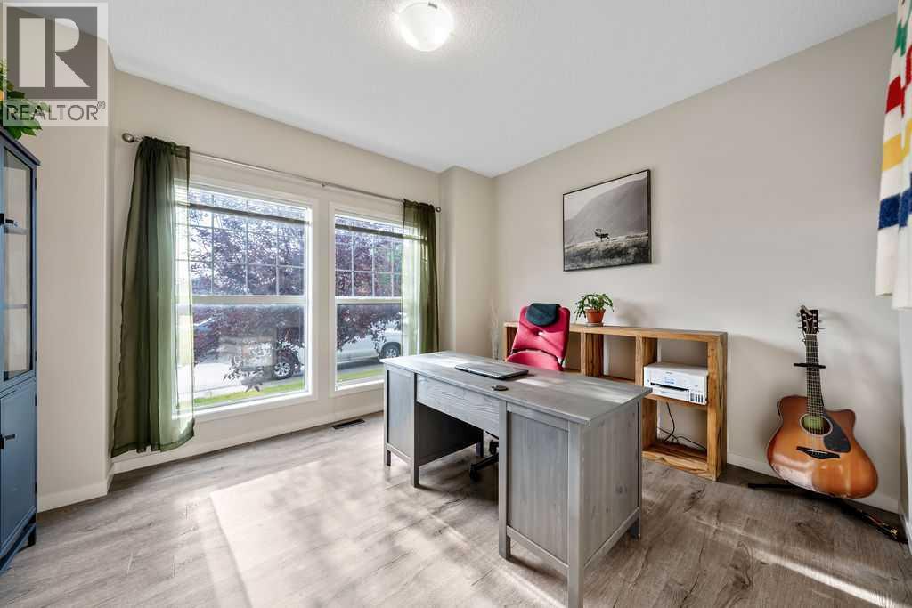 132 Evansborough Way NW, Calgary, Alberta T3P 1B1 - Photo 5 - A2335940