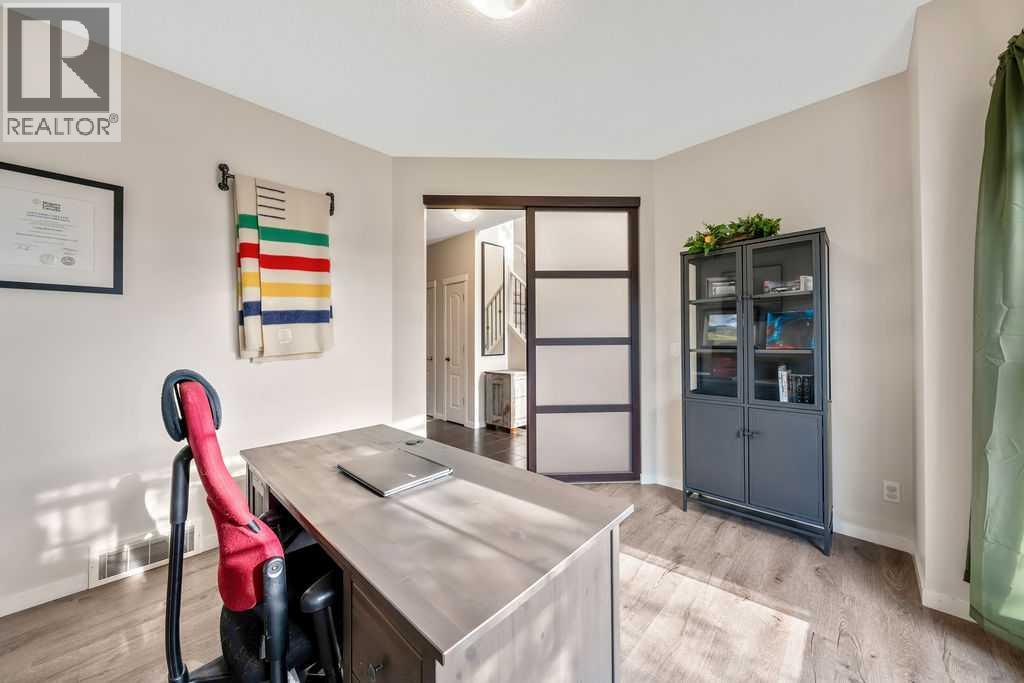 132 Evansborough Way NW, Calgary, Alberta T3P 1B1 - Photo 6 - A2335940