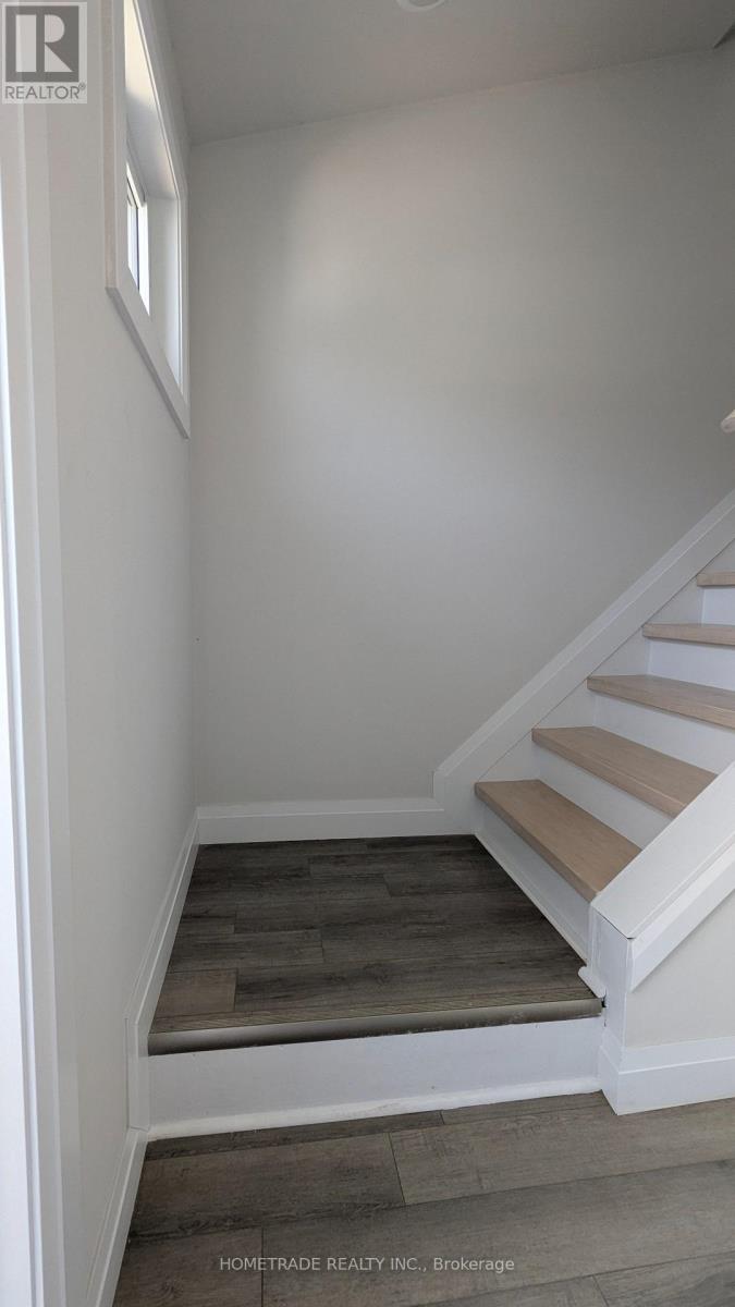 14 Chaucer Crescent, Barrie, Ontario  L4N 4T7 - Photo 2 - S13674288