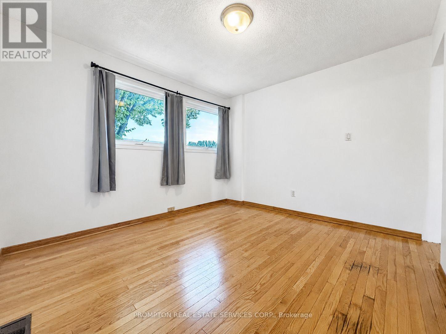 22 Poplar Crescent, Aurora, Ontario  L4G 3L3 - Photo 9 - N13665128