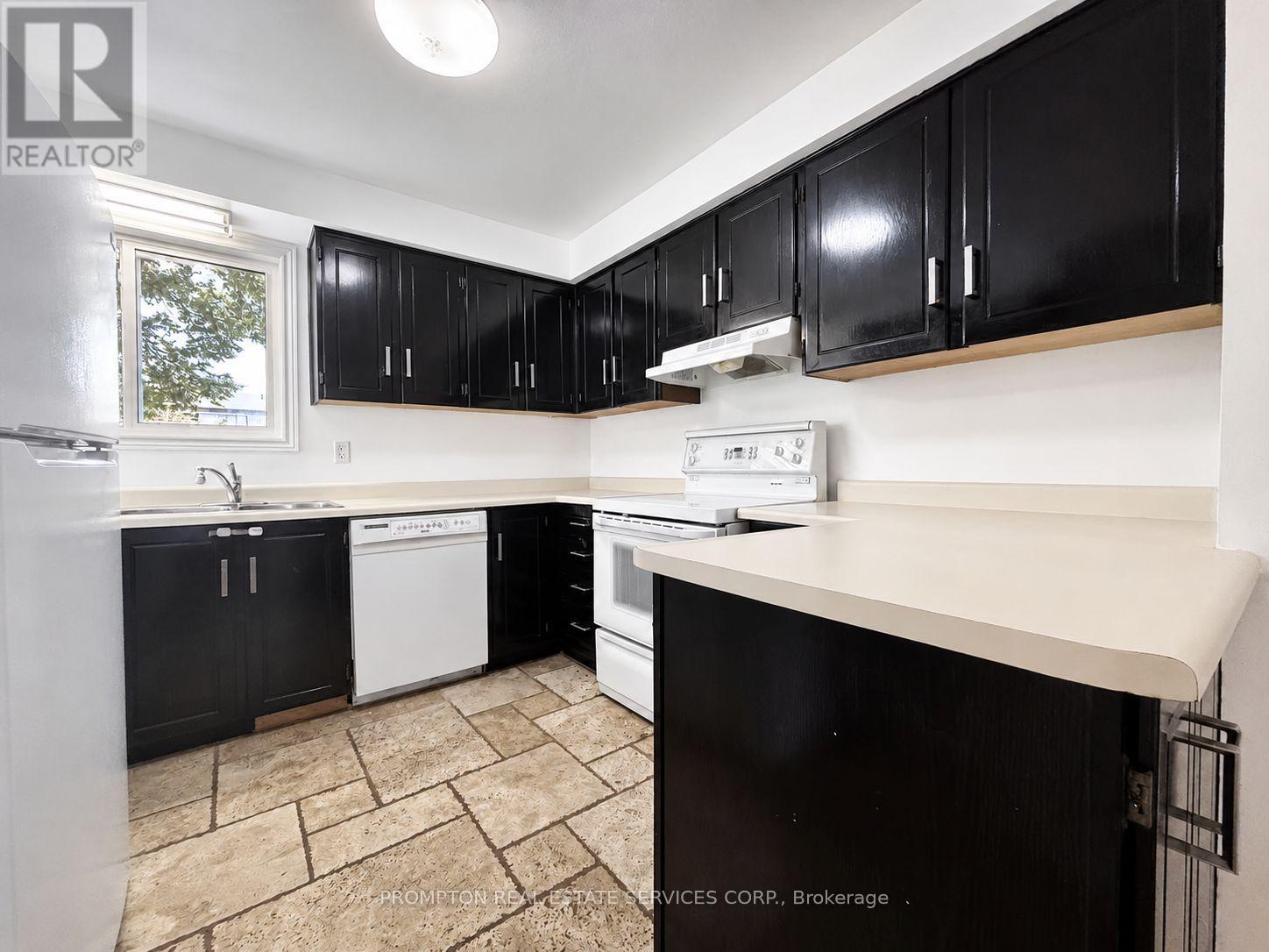 22 Poplar Crescent, Aurora, Ontario  L4G 3L3 - Photo 6 - N13665128