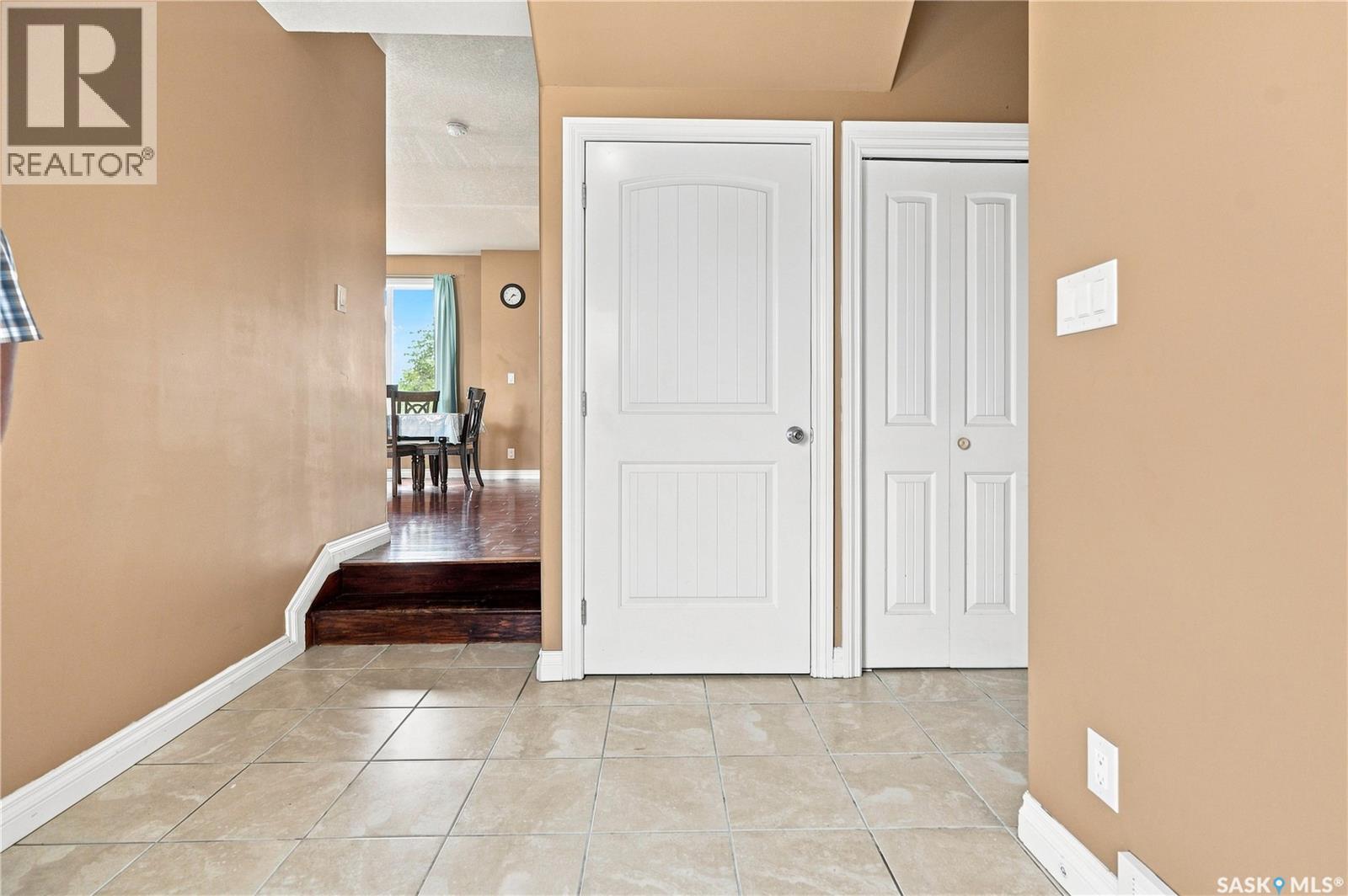 18 118 Hampton Circle, Saskatoon, Saskatchewan  S7R 0C9 - Photo 5 - SK045580