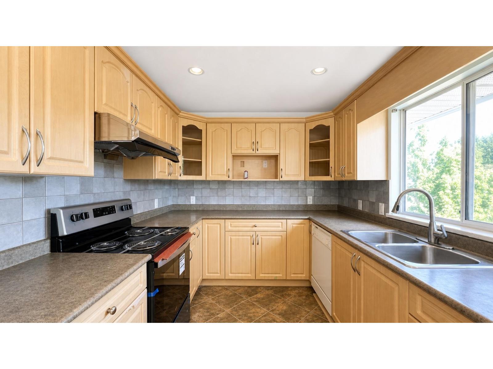 15292 94 Avenue, Surrey, British Columbia  V3R 1E3 - Photo 11 - R3155731