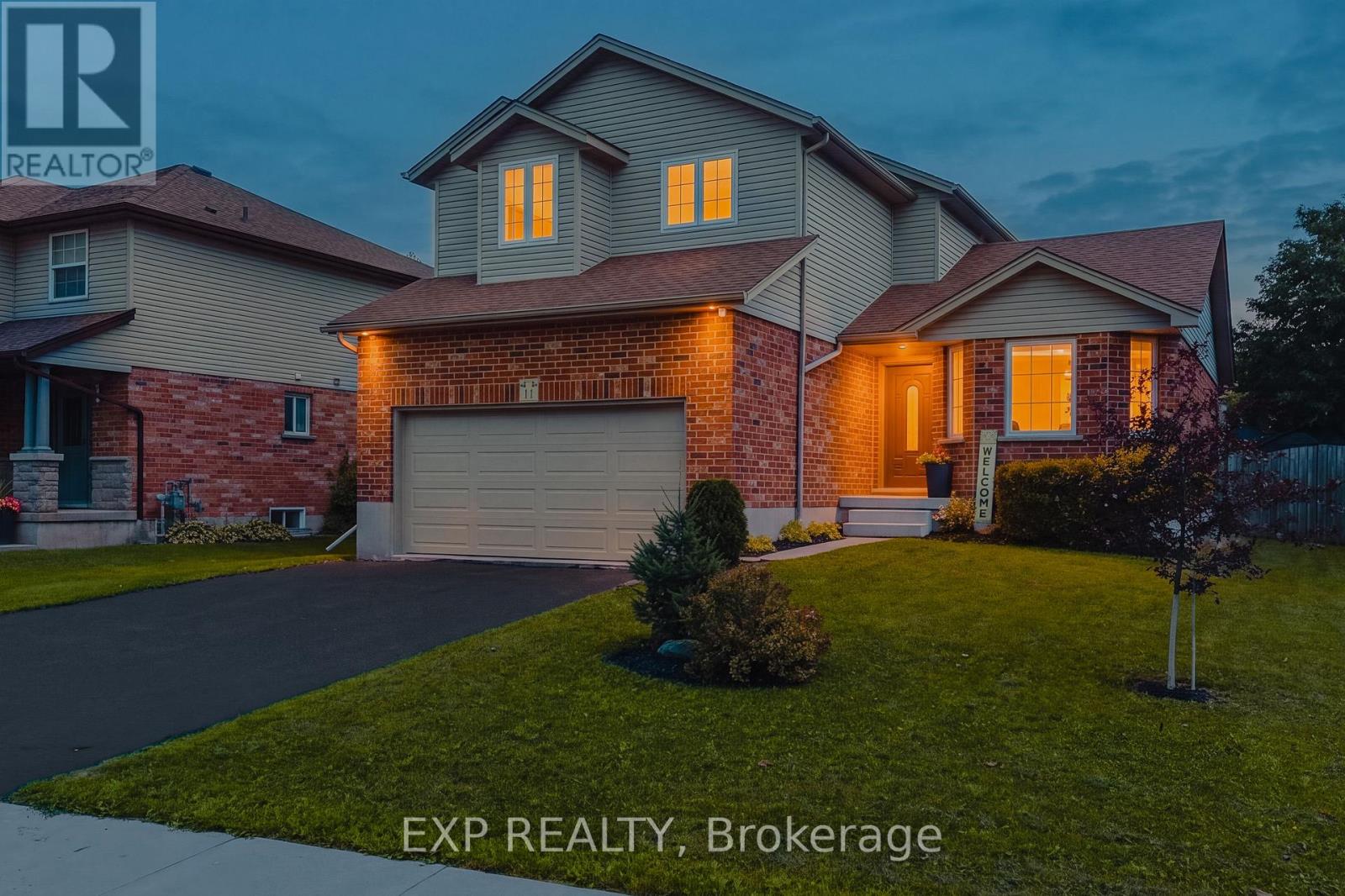 11 MAPLE STREET, Mapleton, Ontario