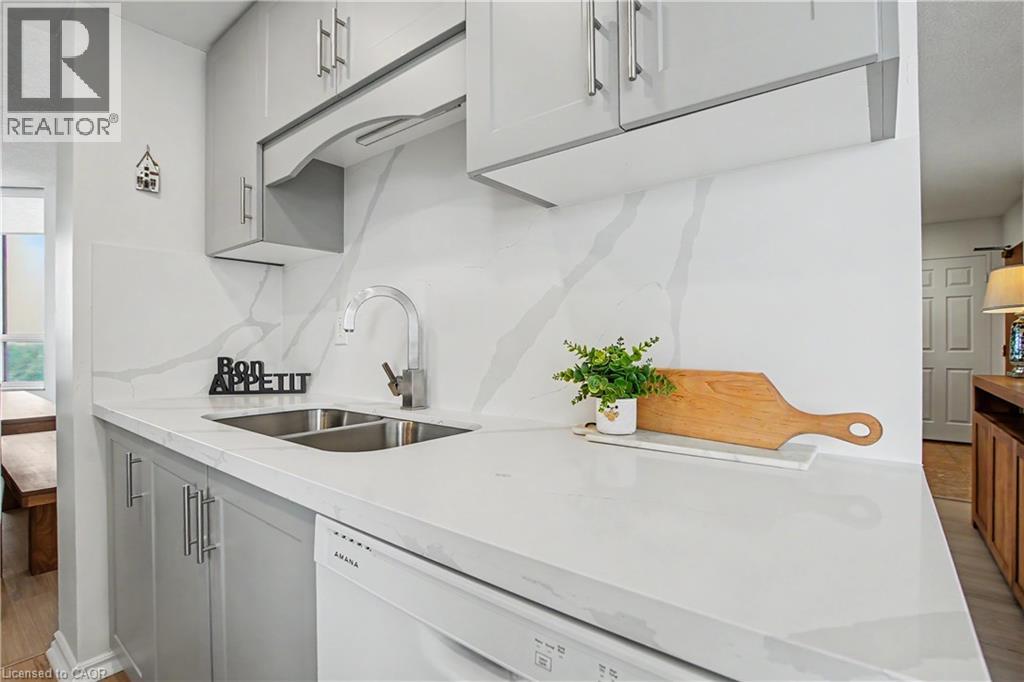 100 County Court Boulevard Unit# 1604, Brampton, Ontario  L6W 3X1 - Photo 18 - 40855750