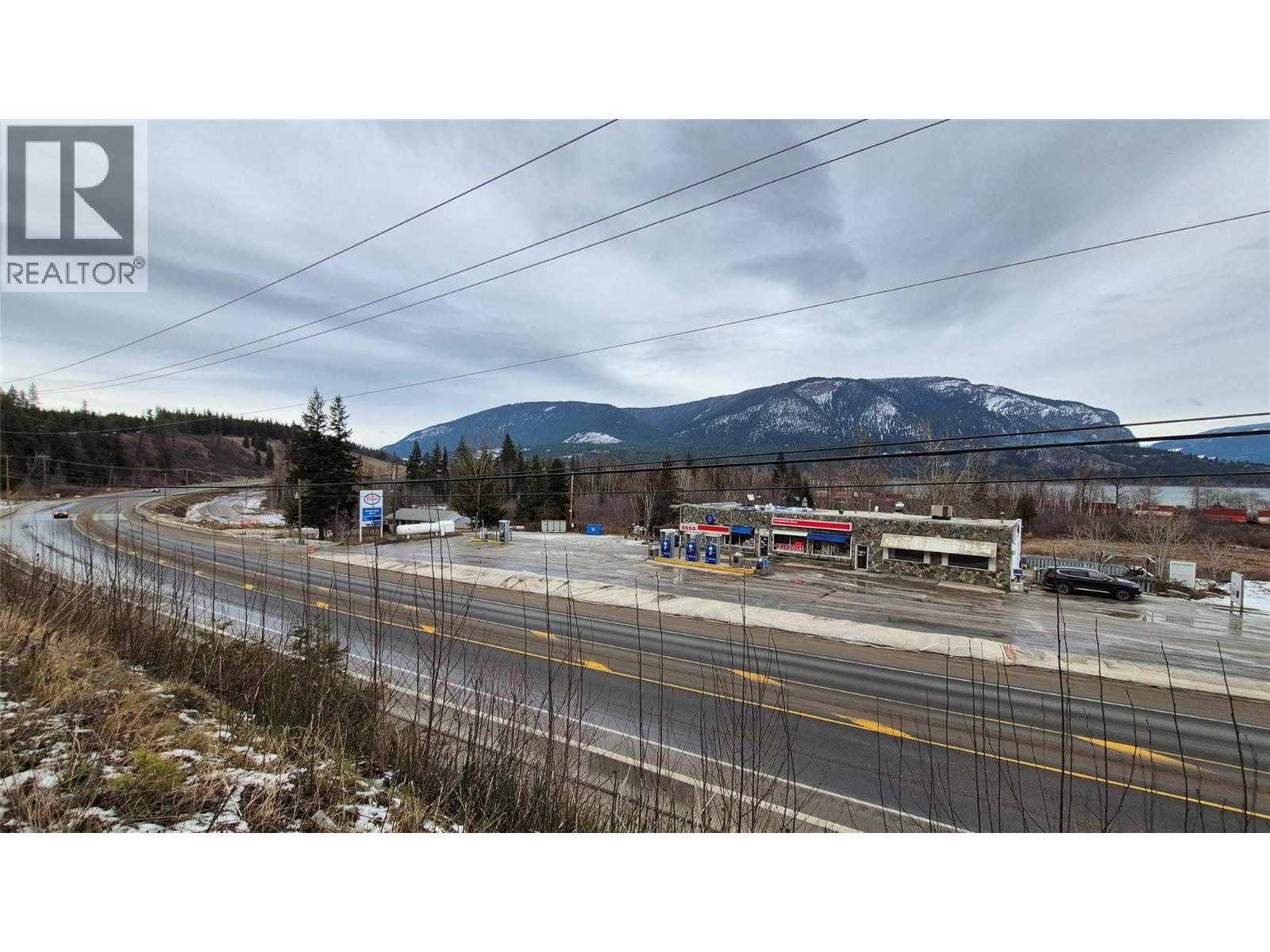 5177 Trans Canada Highway, Tappen, British Columbia  V0E 2X3 - Photo 2 - 10394032