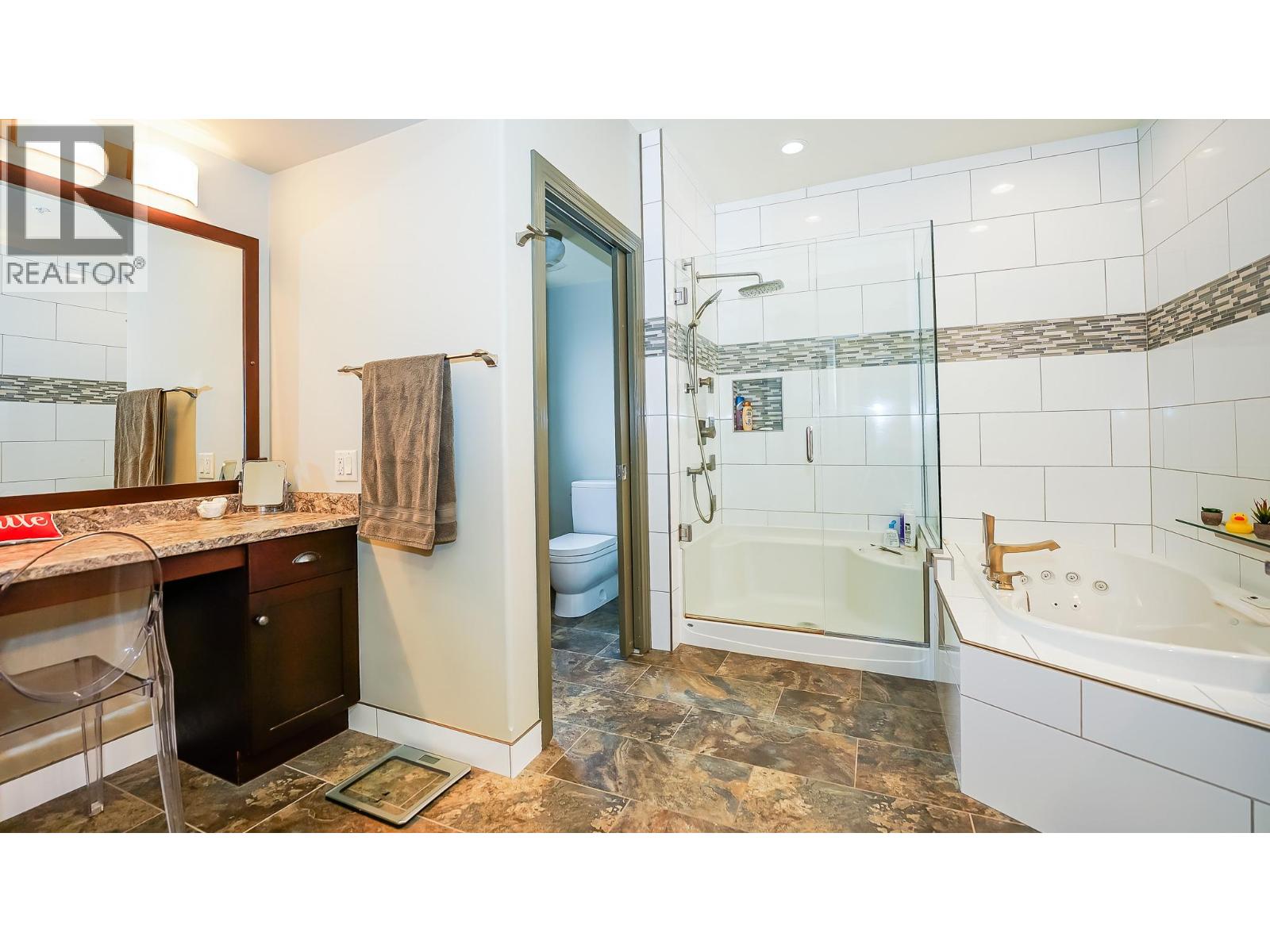 160 Harbourfront Drive Unit# 302, Salmon Arm, British Columbia  V1E 3M3 - Photo 8 - 10397503