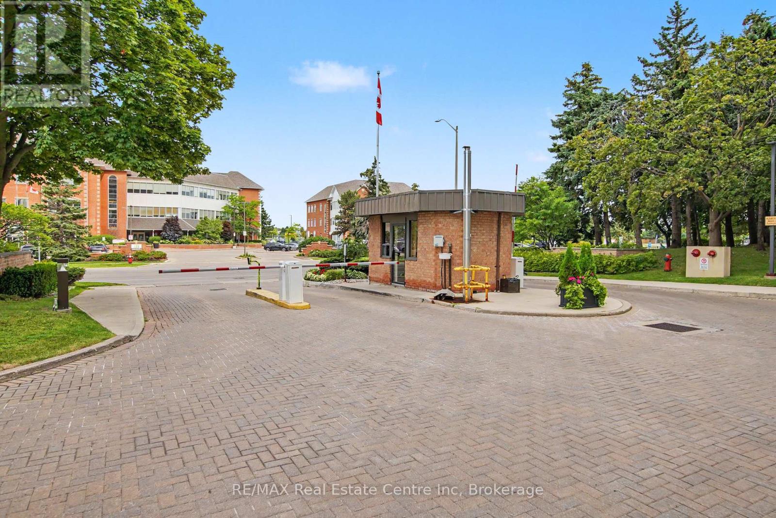 1604 - 100 County Court Boulevard, Brampton, Ontario  L6W 3X1 - Photo 3 - W13674444