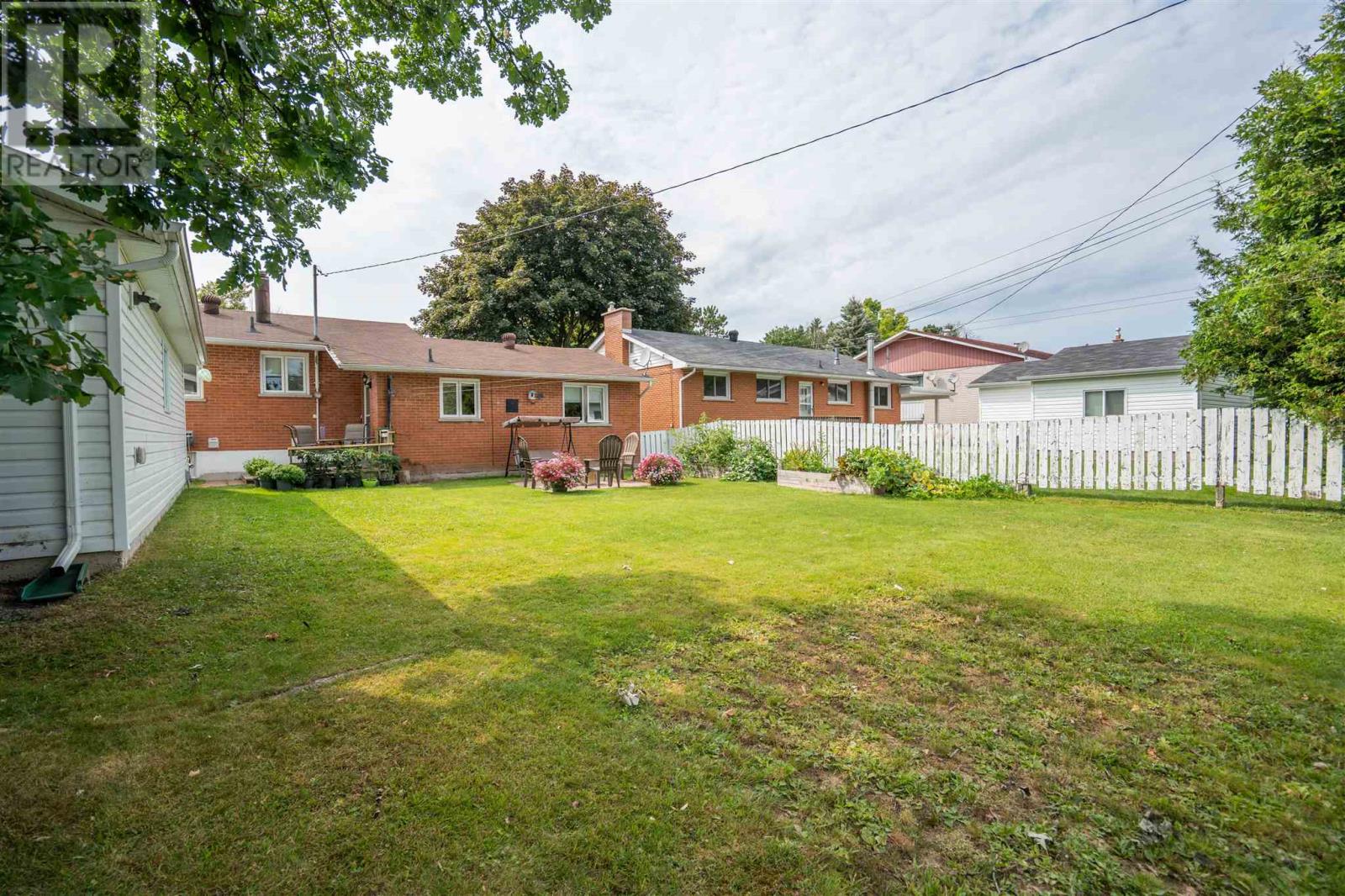 155 Meadow Park Cres, Sault Ste. Marie, Ontario  P6A 4H1 - Photo 28 - SM262168