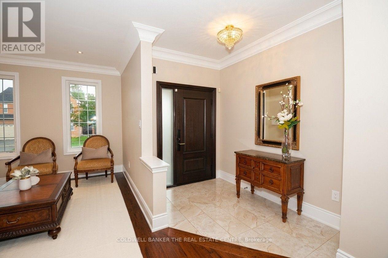 304 Tower Hill Road, Richmond Hill, Ontario  L4E 0A7 - Photo 3 - N13655166