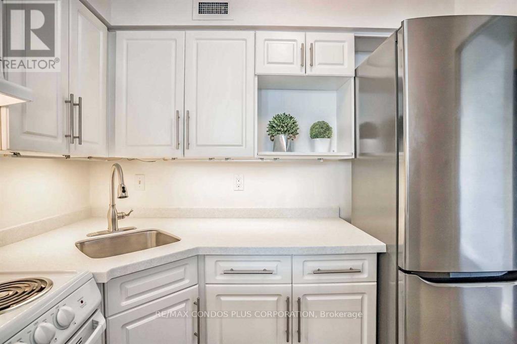 1011 - 720 Spadina Avenue, Toronto, Ontario  M5S 2T9 - Photo 10 - C13667912