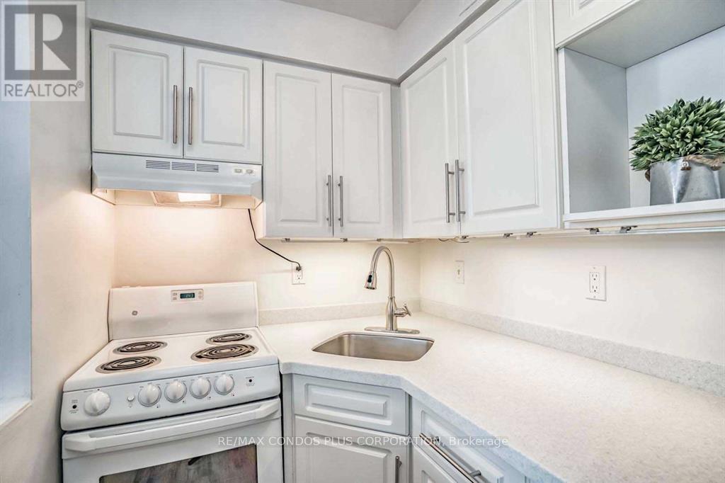 1011 - 720 Spadina Avenue, Toronto, Ontario  M5S 2T9 - Photo 11 - C13667912