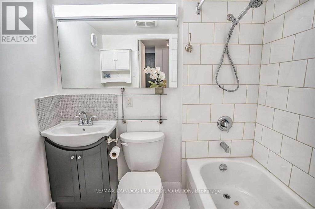1011 - 720 Spadina Avenue, Toronto, Ontario  M5S 2T9 - Photo 12 - C13667912