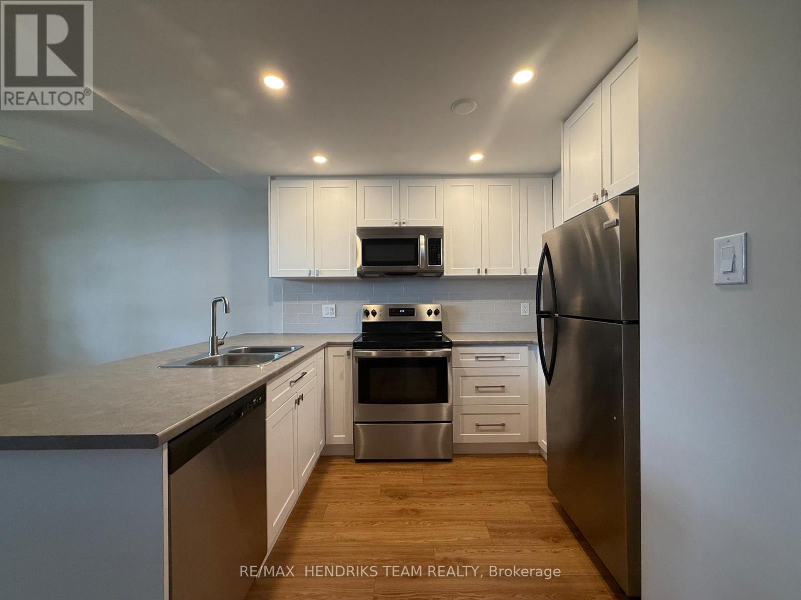 218 - 158 Fitch Street, Welland, Ontario  L3C 4V6 - Photo 2 - X13674464