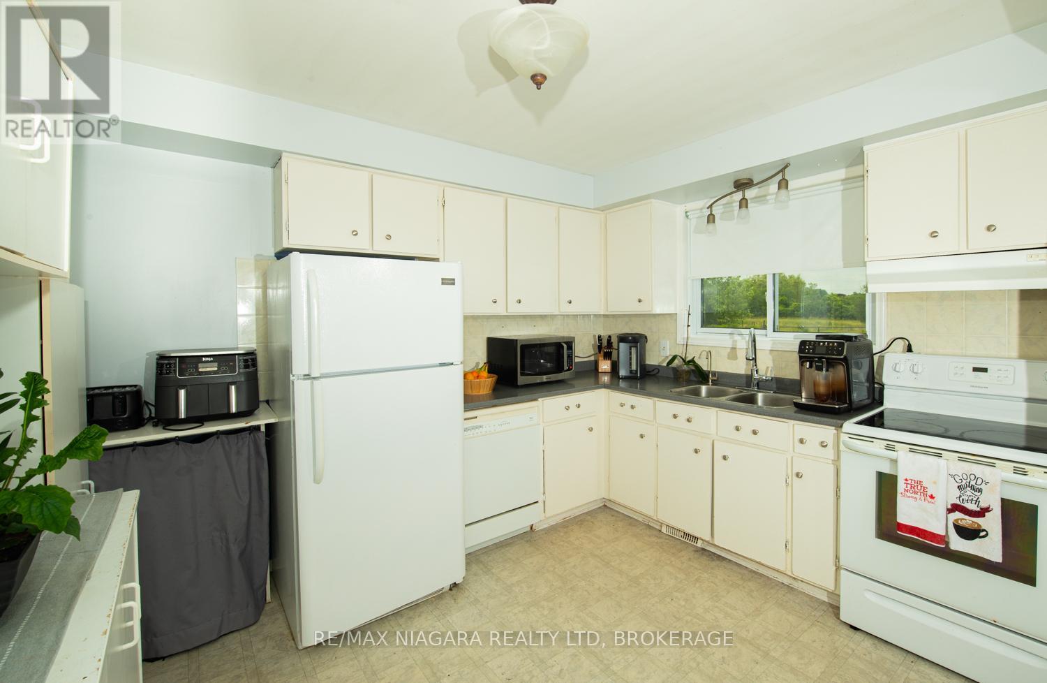 47 Elmvale Crescent, Port Colborne (Main Street), Ontario  L3K 5X1 - Photo 5 - X13674506