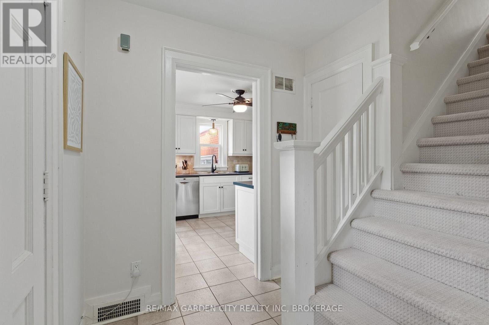 6751 Barker Street, Niagara Falls, Ontario  L2G 1Z1 - Photo 6 - X13674508