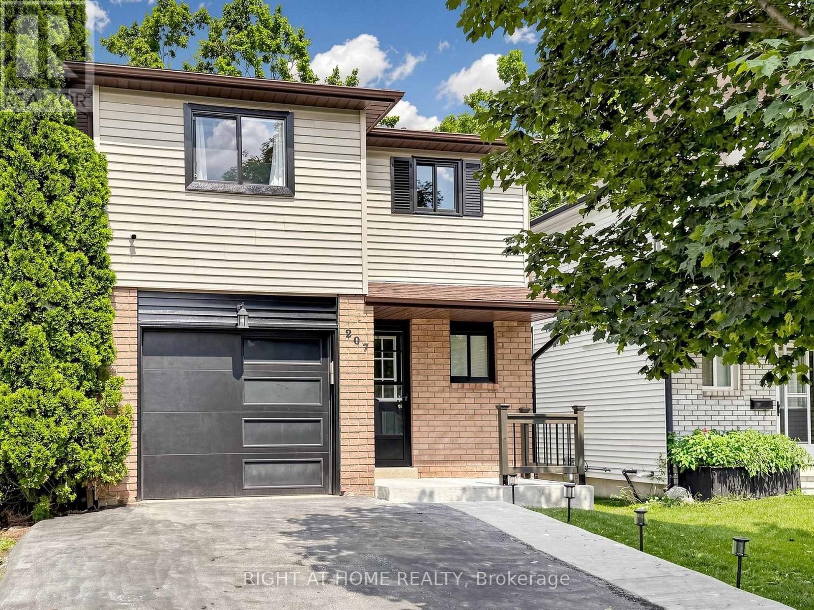 207 HICKLING TRAIL, Barrie, Ontario