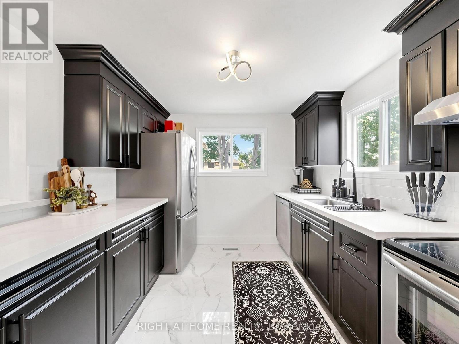207 Hickling Trail, Barrie, Ontario L4M 5W6 - Photo 13 - S13674438