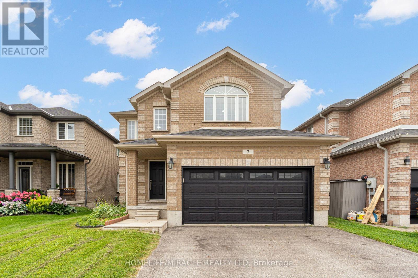 7 Empire Drive, Barrie, Ontario L4N 0Y9 - Photo 2 - S13674480