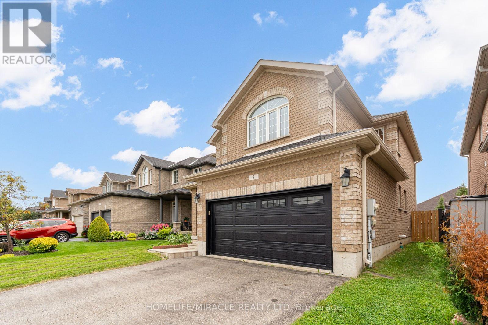 7 Empire Drive, Barrie, Ontario L4N 0Y9 - Photo 4 - S13674480