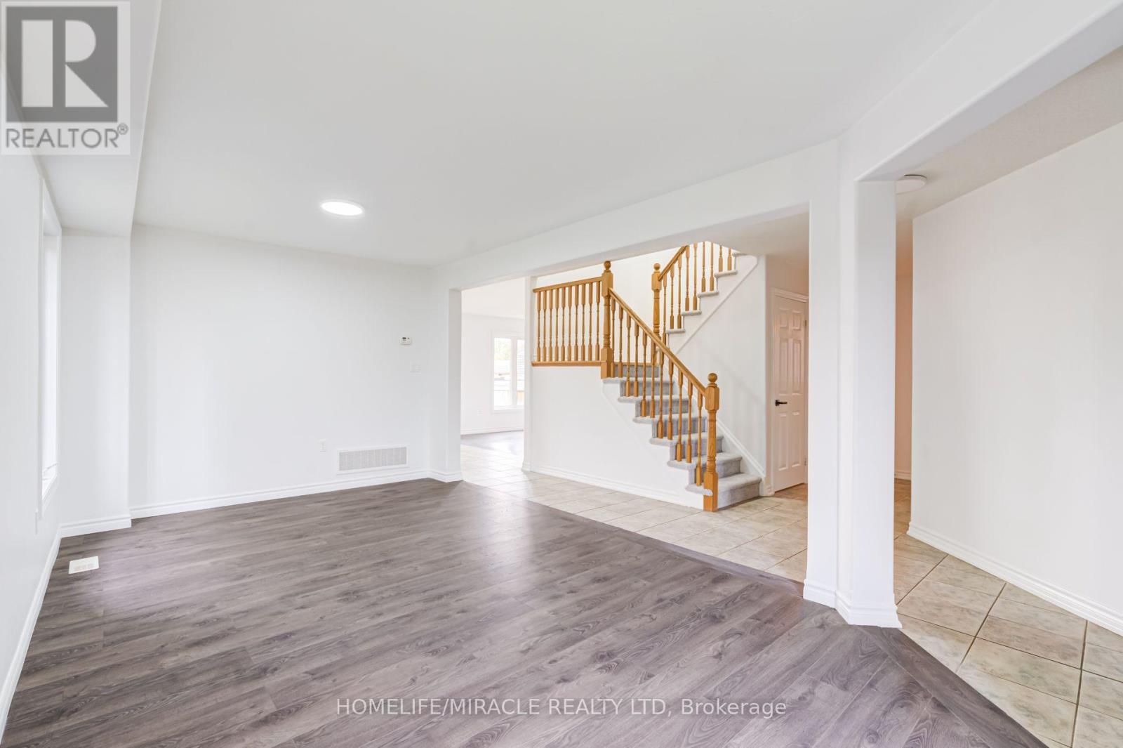 7 Empire Drive, Barrie, Ontario L4N 0Y9 - Photo 7 - S13674480