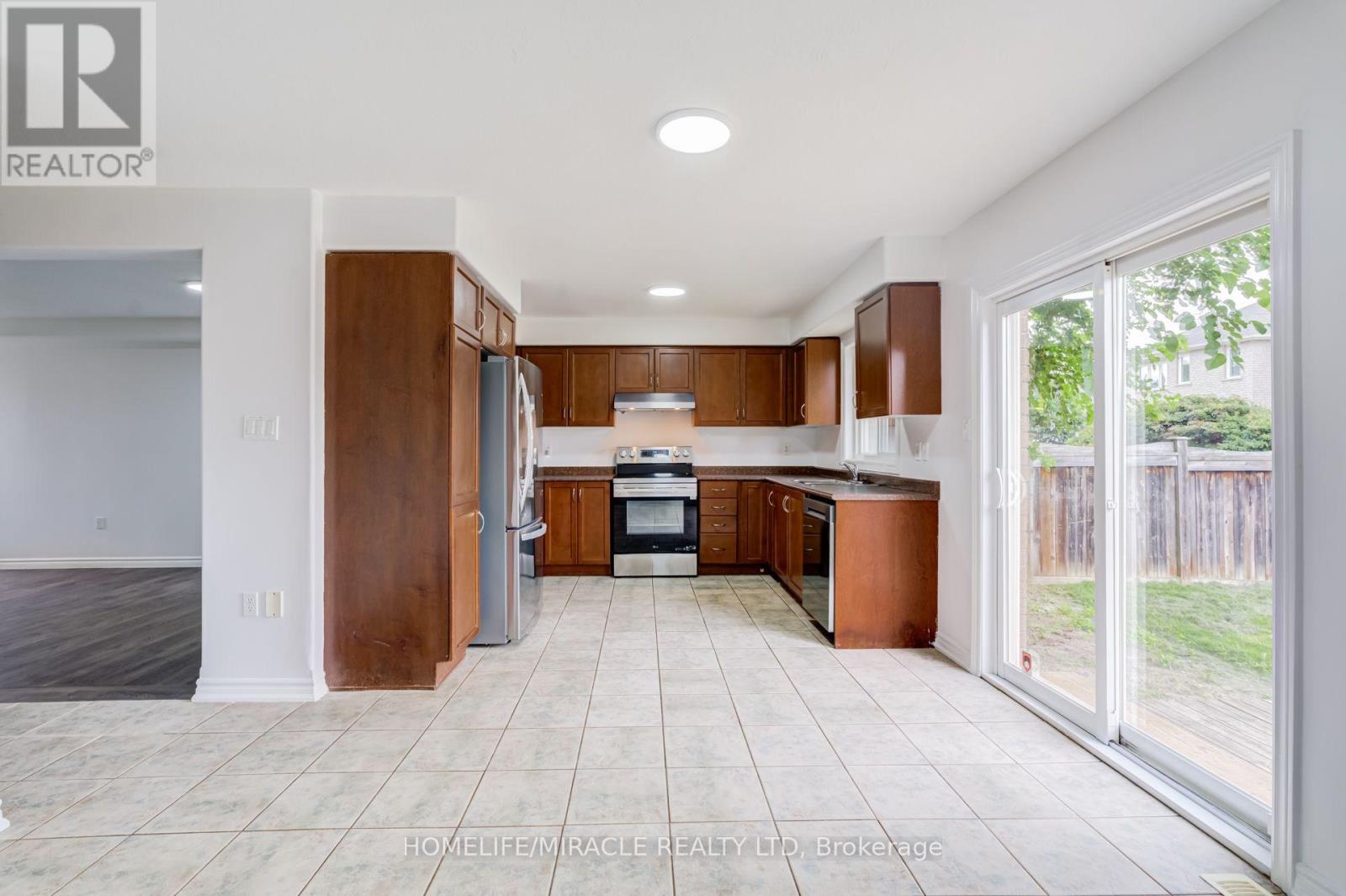 7 Empire Drive, Barrie, Ontario L4N 0Y9 - Photo 8 - S13674480