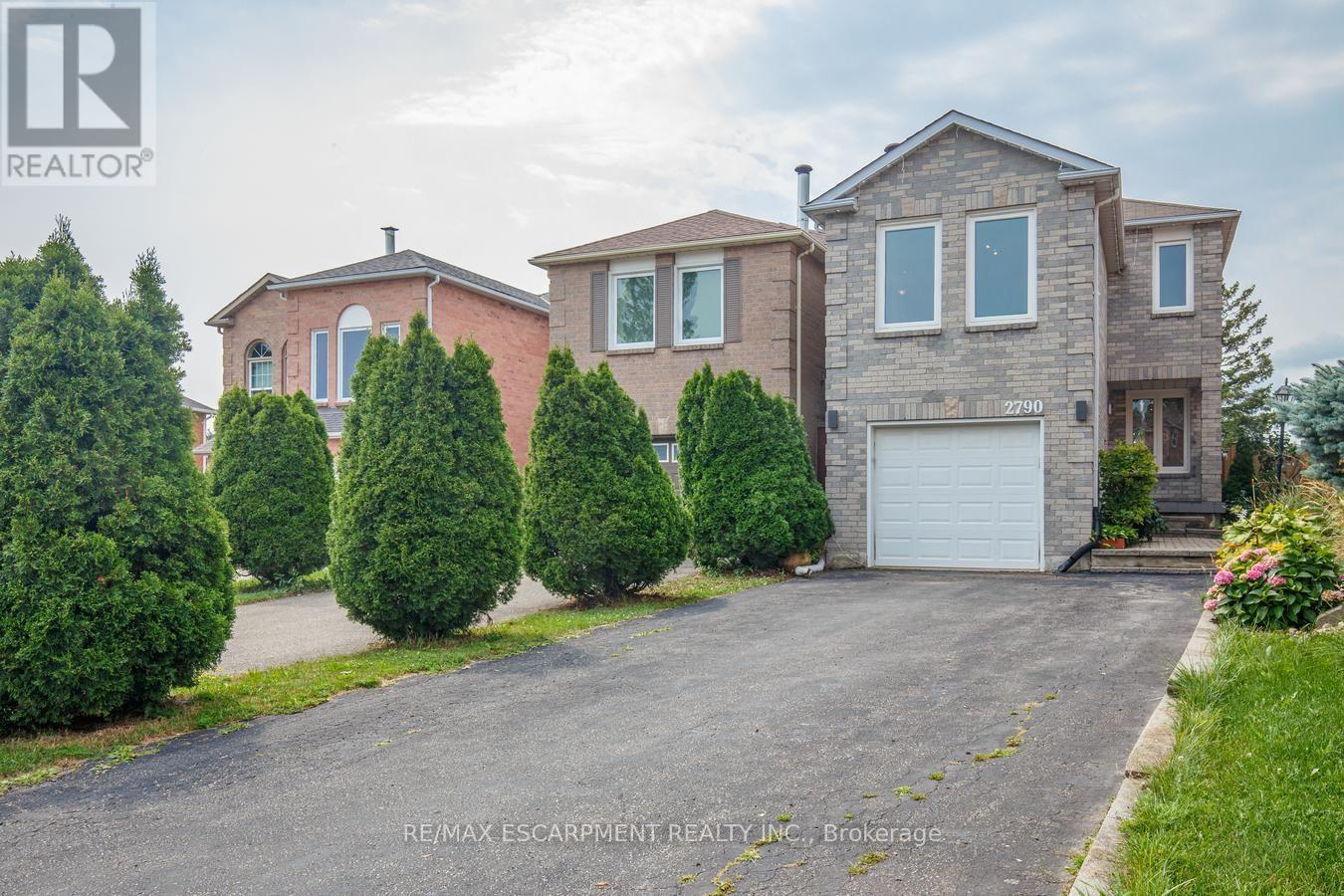 2790 HUNTINGDON TRAIL, Oakville, Ontario