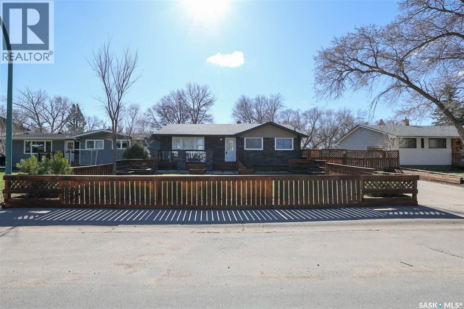 1409 Shannon Road, Regina, Saskatchewan  S4S 5L4 - Photo 2 - SK045558