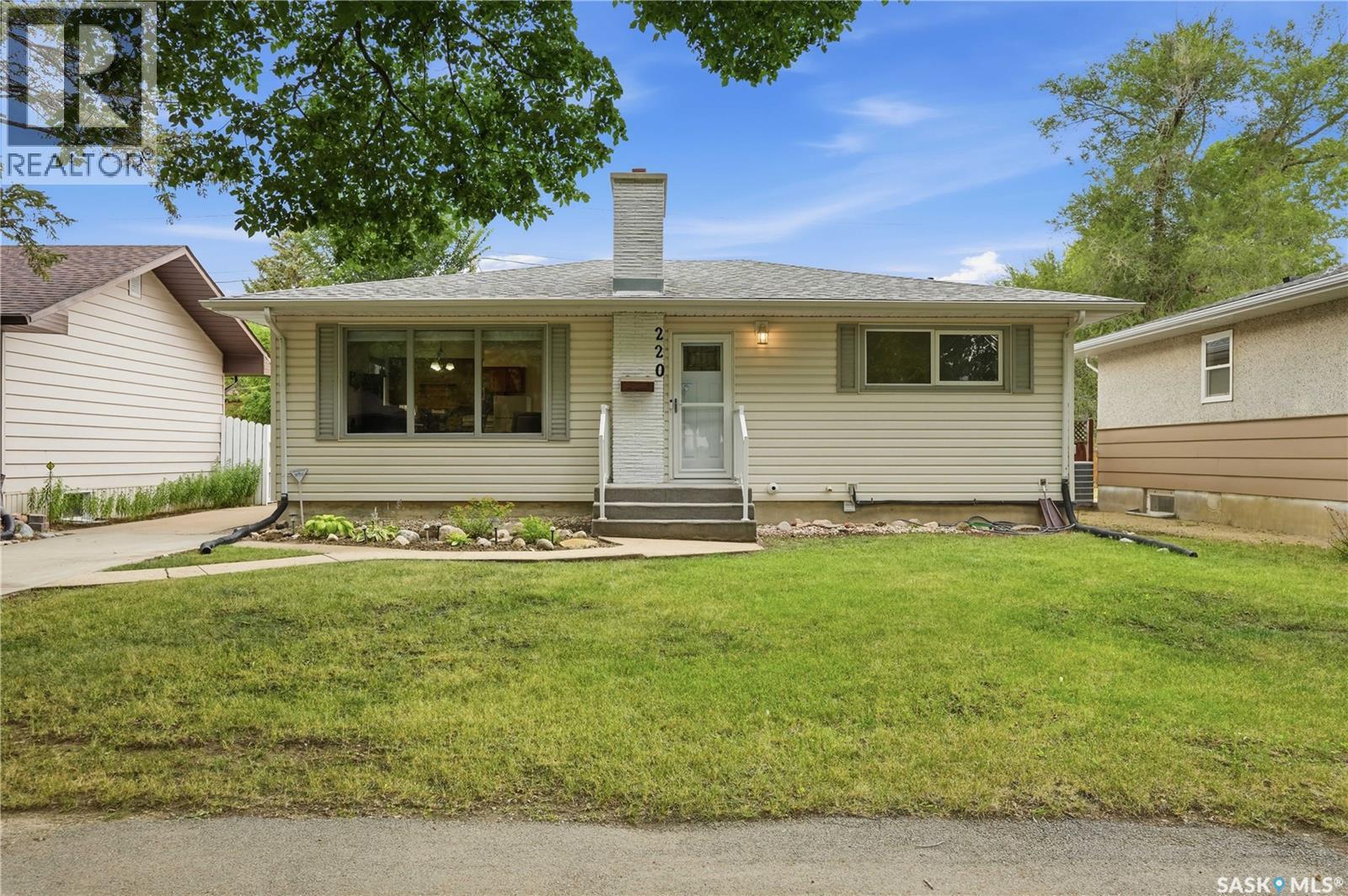 220 Frontenac Drive, Regina, Saskatchewan  S4S 3B5 - Photo 2 - SK045430