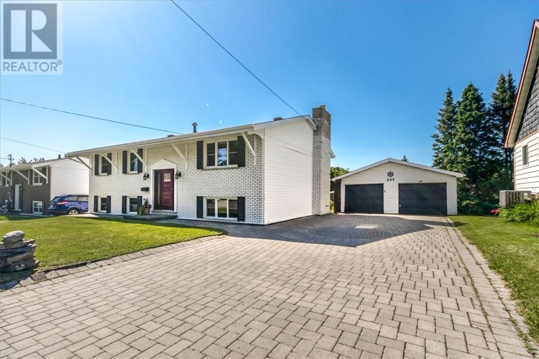 227 THIRD, Lively, Ontario