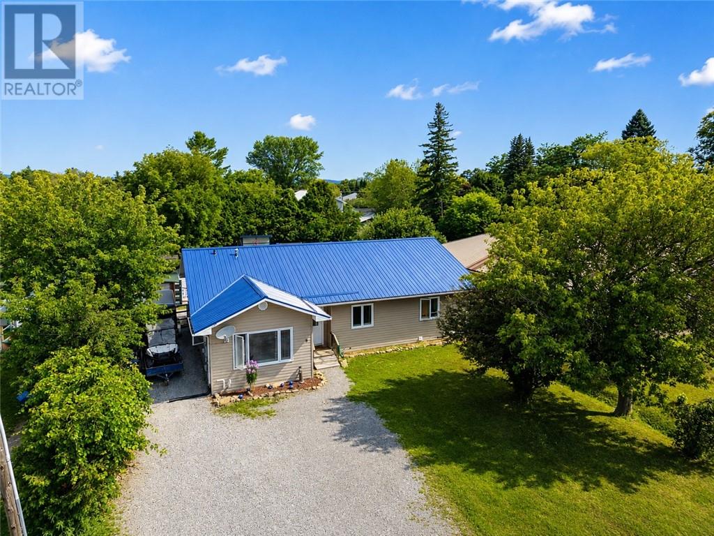 8 Blake, Little Current, Ontario  P0P 1K0 - Photo 2 - 2129777