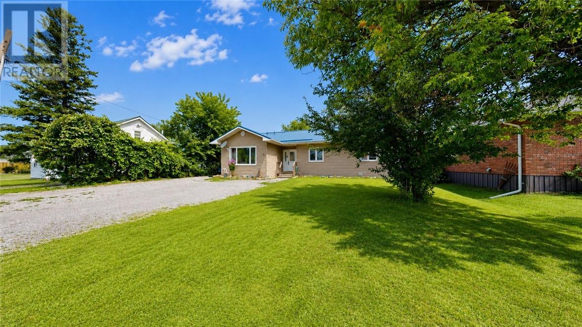 8 Blake, Little Current, Ontario  P0P 1K0 - Photo 3 - 2129777