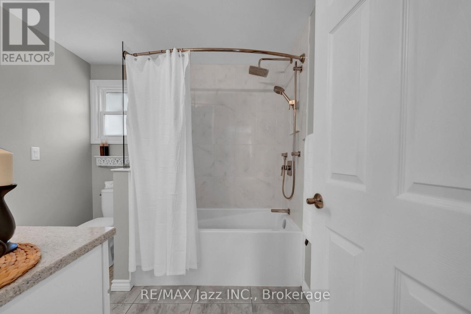 8 Wheelhouse Drive, Clarington, Ontario  L1B 1B9 - Photo 15 - E13674618