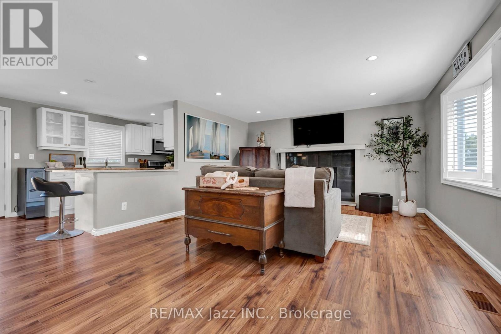 8 Wheelhouse Drive, Clarington, Ontario  L1B 1B9 - Photo 6 - E13674618