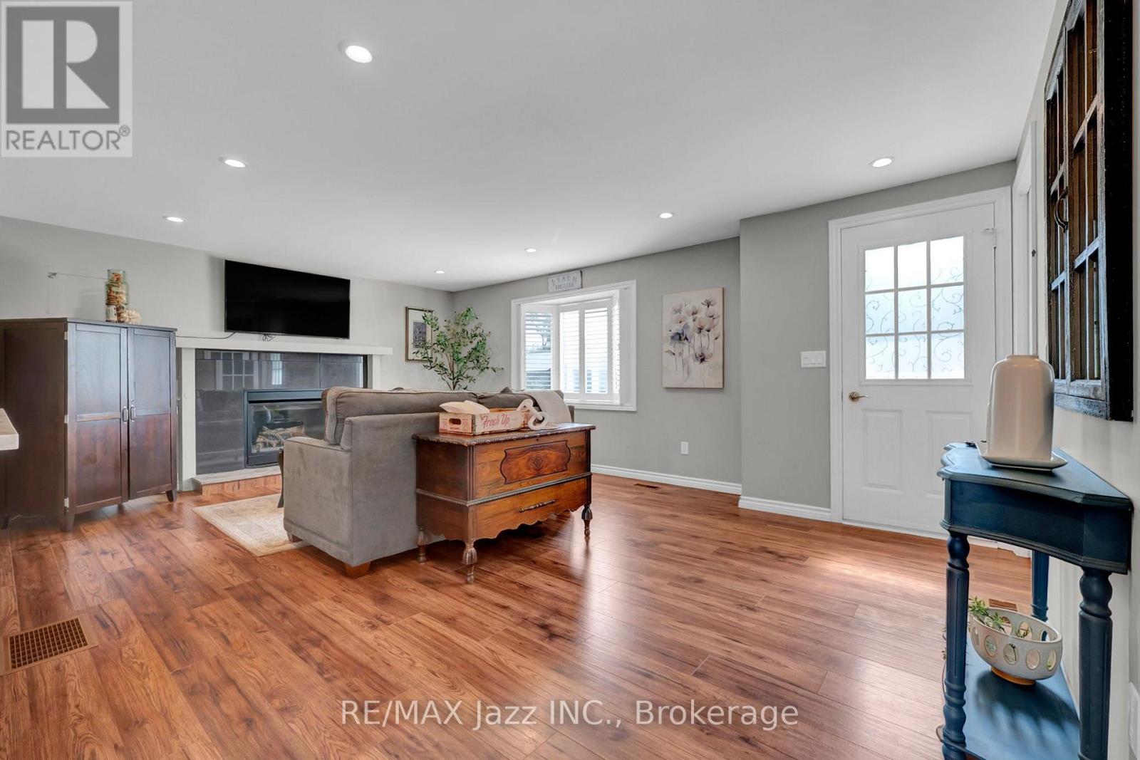 8 Wheelhouse Drive, Clarington, Ontario  L1B 1B9 - Photo 8 - E13674618