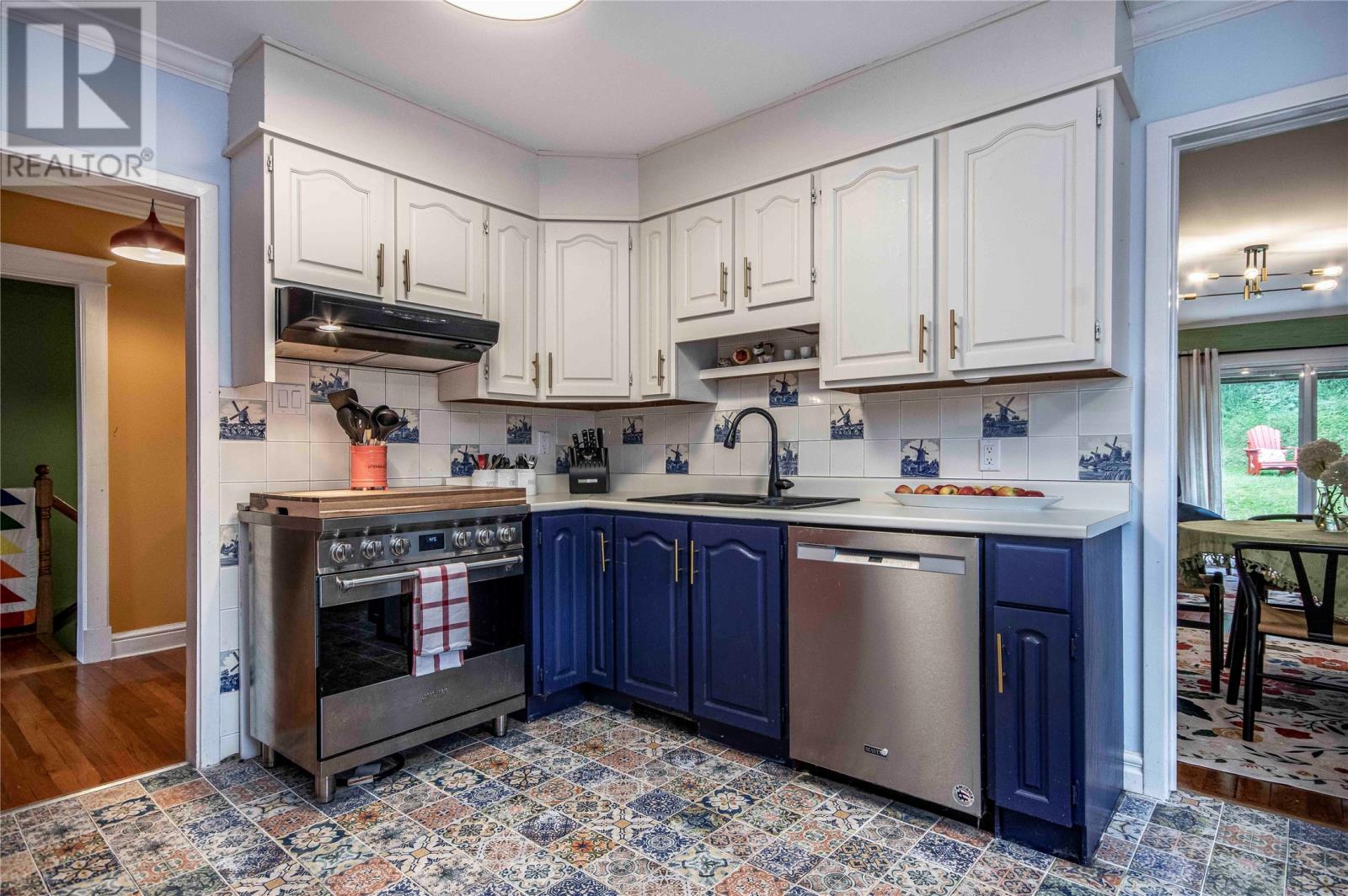 19 Exeter Avenue, St. John's — photo 10