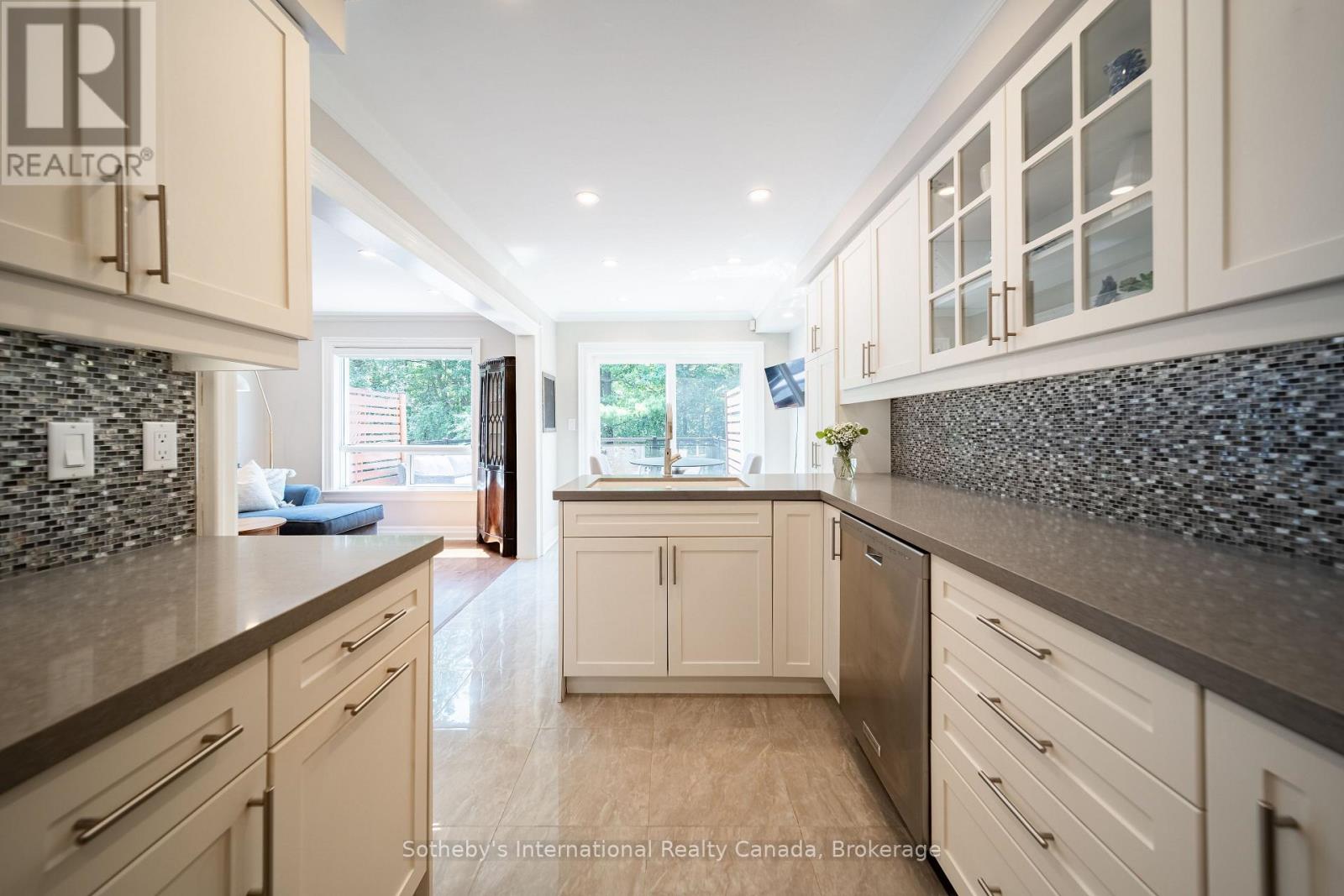 339 Ravineview Way, Oakville, Ontario  L6H 6S6 - Photo 14 - W13674646