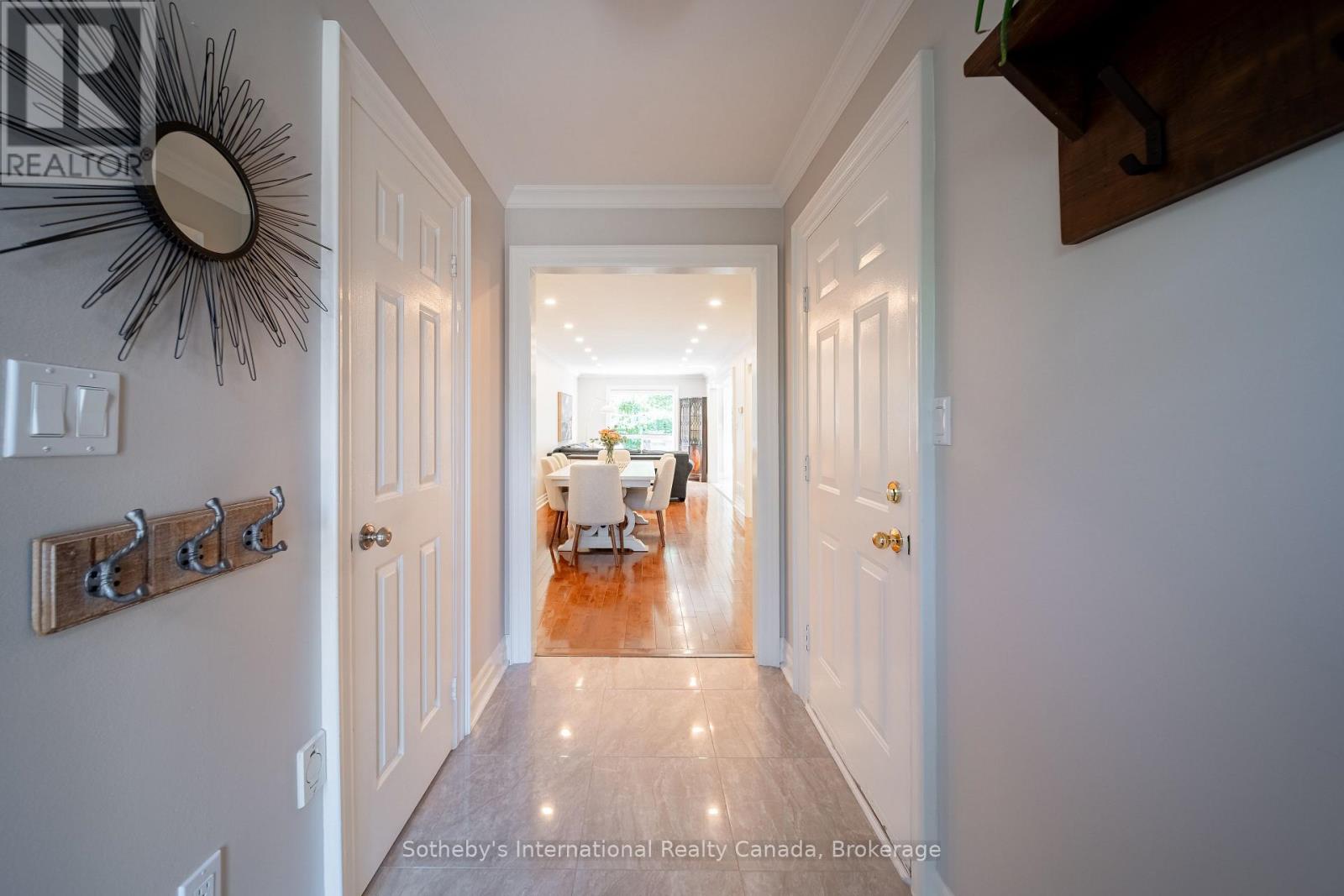 339 Ravineview Way, Oakville, Ontario  L6H 6S6 - Photo 4 - W13674646