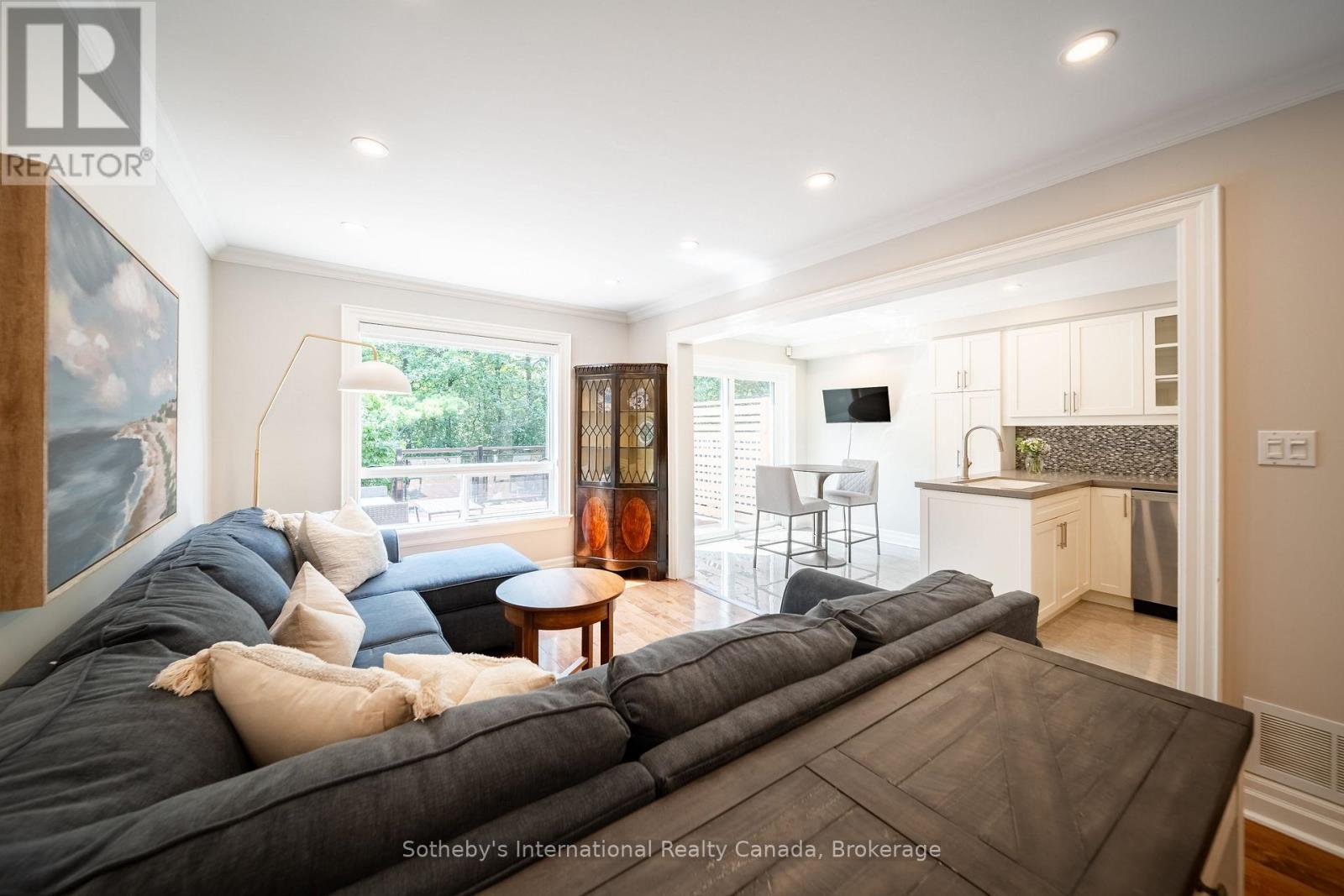 339 Ravineview Way, Oakville, Ontario  L6H 6S6 - Photo 8 - W13674646